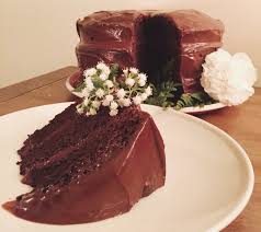 شکلات مایع روی کیک